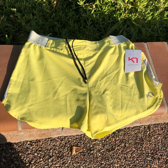 Kari Traa Nora 2.0 Shorts 4 inch - Picture 5 of 9